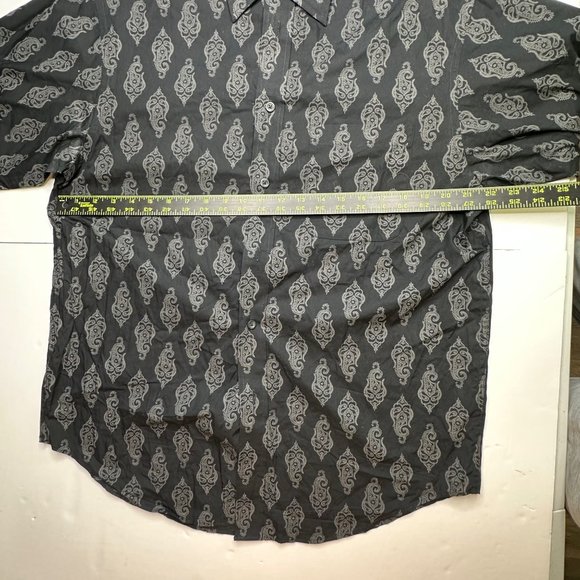 Roundtree and Yorke. Men’s long sleeve button front shirt. Size medium. - Picture 4 of 8